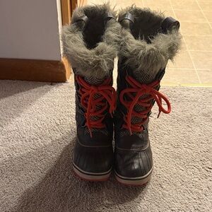 Sorel Lined Winter Boots with Red Laces